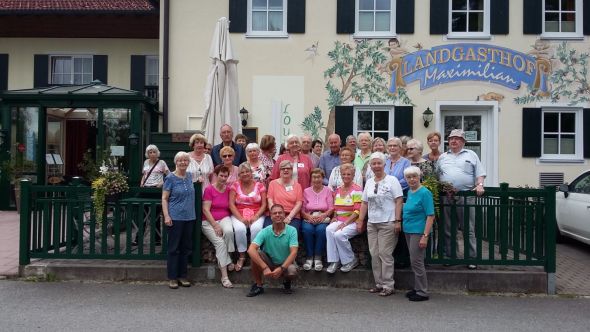 Die Reisegruppe grüßte 2018 aus dem Chiemgau.