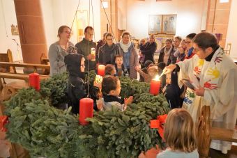 Kirchenmaus erklärte großen Adventskranz