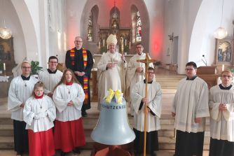 Weihbischof Matthias König weihte Netter Glocken
