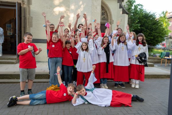 Gruppenfoto der Messdiener aus St. Antonius und St. Remigius