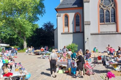 Trödelmarkt lockte zum Stöbern und Handeln