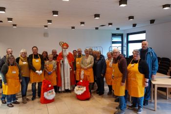 Nikolaus besuchte Ehrenamtliche der Tafel