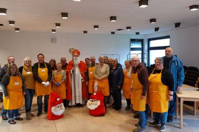 Nikolaus besuchte Ehrenamtliche der Tafel