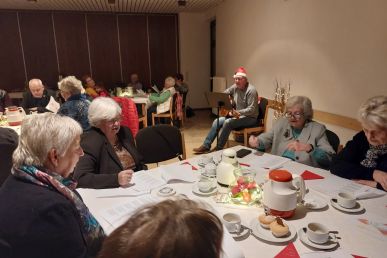 Frauen feierten Begegnung im Advent