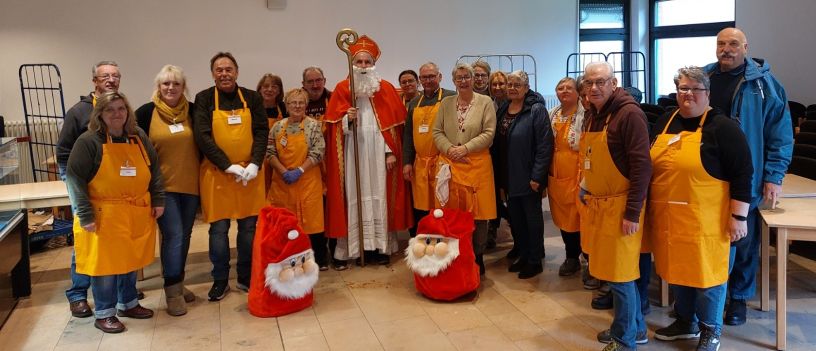 Gruppe 2 bekommt Besuch vom Bischof Nikolaus.