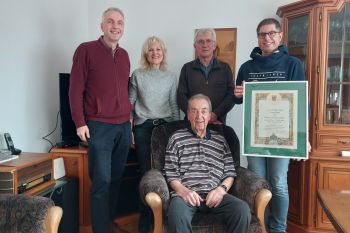 Pfarrer Uli Stahl zum Goldenen Priesterjubiläum gratuliert