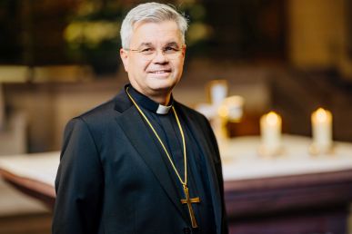 Erzbischof Dr. Udo Markus Bentz wird in sein Amt eingeführt
