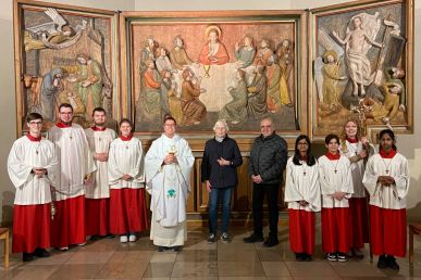 Kelch ziert wieder das Altarbild in St. Remigius