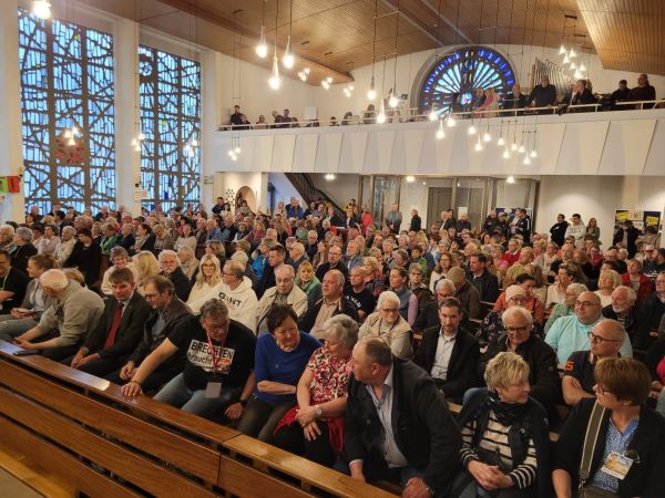 Podiumsdiskussion in der katholischen Kirche St. Antonius