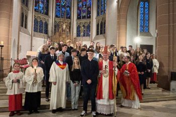 Weihbischof Matthias König spendete 61 Jugendlichen die Firmung