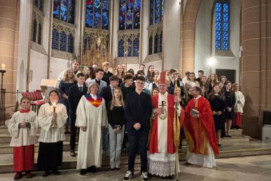 Weihbischof Matthias König spendete 61 Jugendlichen die Firmung