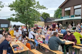 Eine bunte Gemeinschaft beim Gemeindefest in St. Antonius