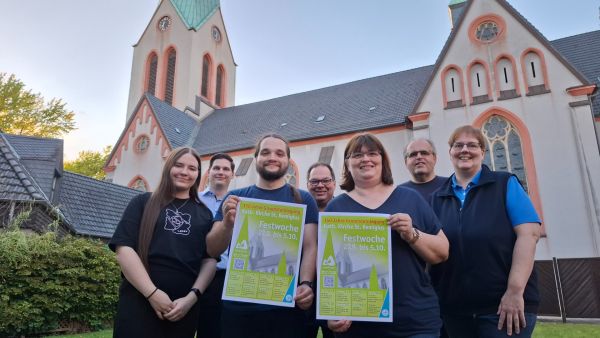 Der Festausschuss freut sich auf eine prall gefüllte Jubiläumswoche in St. Remigius.