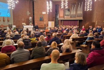 Großes Interesse am Immobilienprozess – Rege Diskussionen um Kirchen und Gemeindehäuser