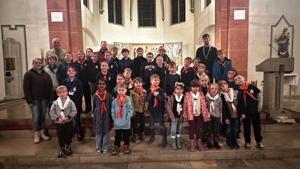 Die Mengeder Pfadfinder beim Stufenwechsel.