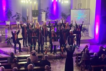 Lichterkonzert in Brechten – Ein stimmungsvoller Abend mit dem Regenbogenchor
