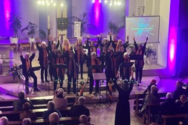 Lichterkonzert in Brechten – Ein stimmungsvoller Abend mit dem Regenbogenchor