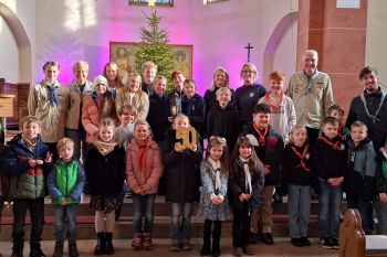 Pfadfinder brachten das Friedenslicht zum 50. Geburtstag