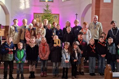 Pfadfinder brachten das Friedenslicht zum 50. Geburtstag