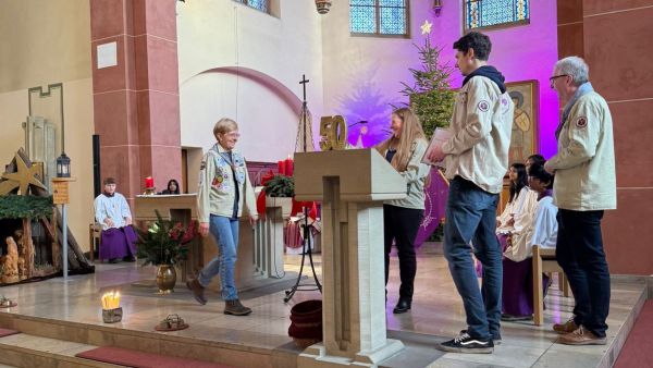 Ehrung von Susi Talk im Gottesdienst.