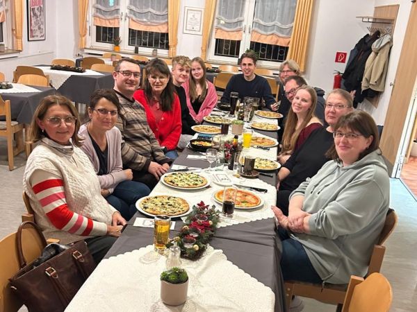 Das Firmteam beim Dankeschön-Essen.