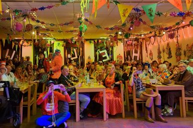 Partystimmung in St. Antonius – Brechten Helau!