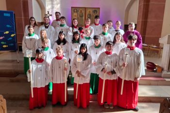 Fünf neue Messdiener in St. Remigius aufgenommen