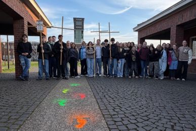 Jugendliche beteten den Kreuzweg
