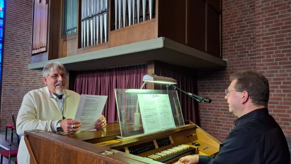 Orgel und Gesang