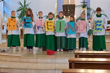 Acht neue Ministranten in St. Antonius aufgenommen