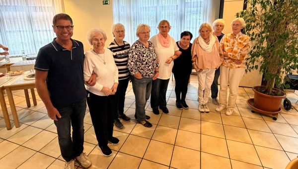 Die anwesenden aktiven und ehemaligen Mitglieder der Caritaskonferenz St. Remigius freuten sich über das 50-jährige Bestehen.